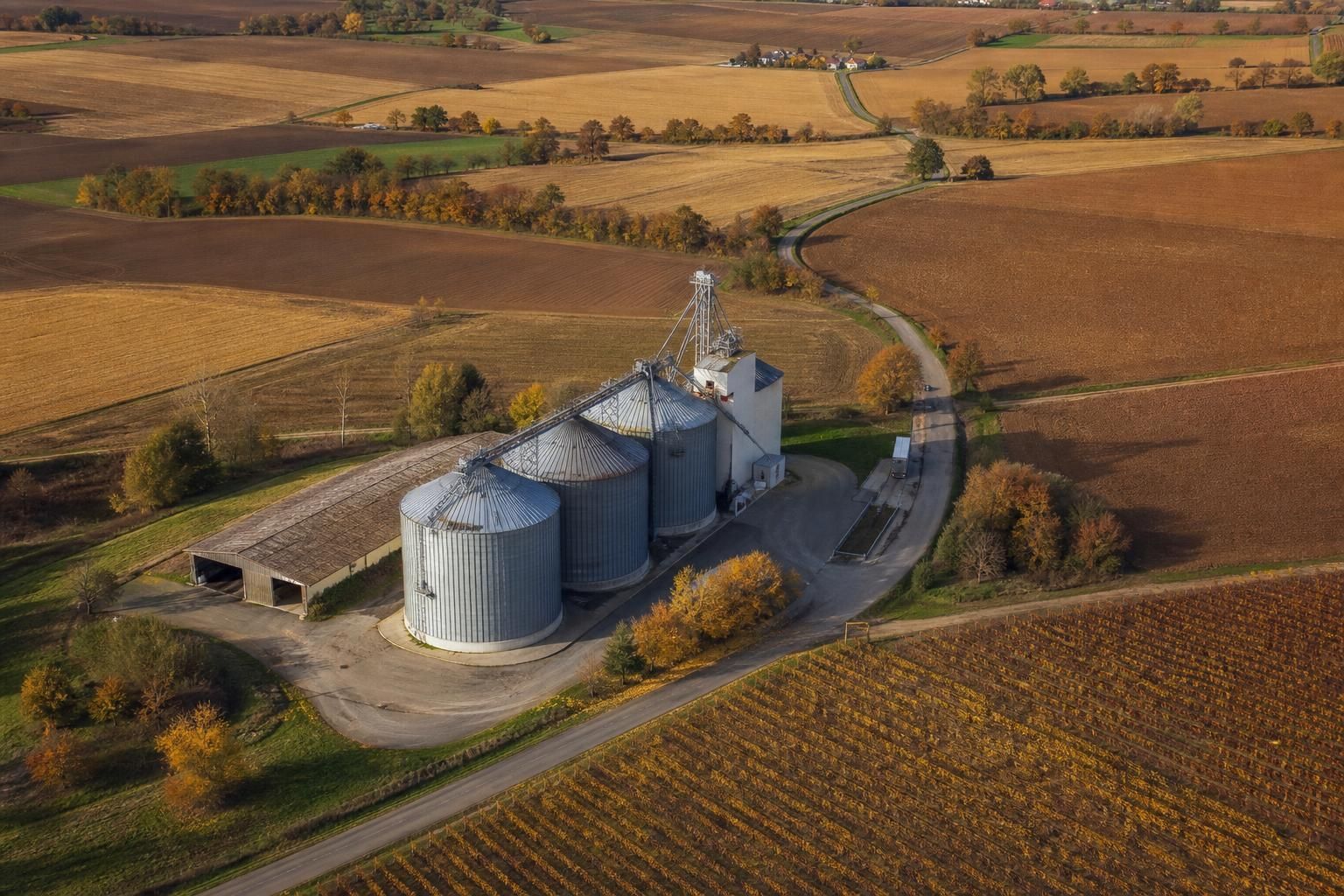 Un corps a été retrouvé dans un silo agricole. Les autorités ont lancé une enquête pour déterminer les circonstances de cet événement.